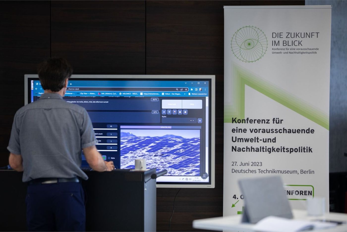 Redner bei Konferenzveranstaltung – Präsentation Zukunftsthemen